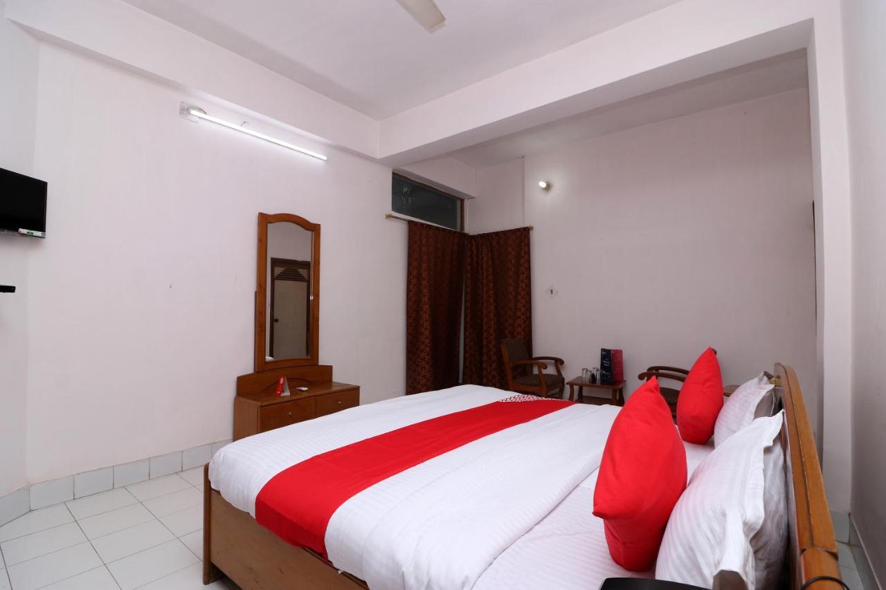 Oyo 16112 Hotel Uruvela International Бодх-Гая Екстер'єр фото
